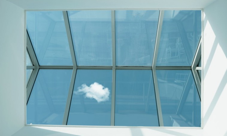 Egy modern tetőablak előnyei a háztartásoknak 