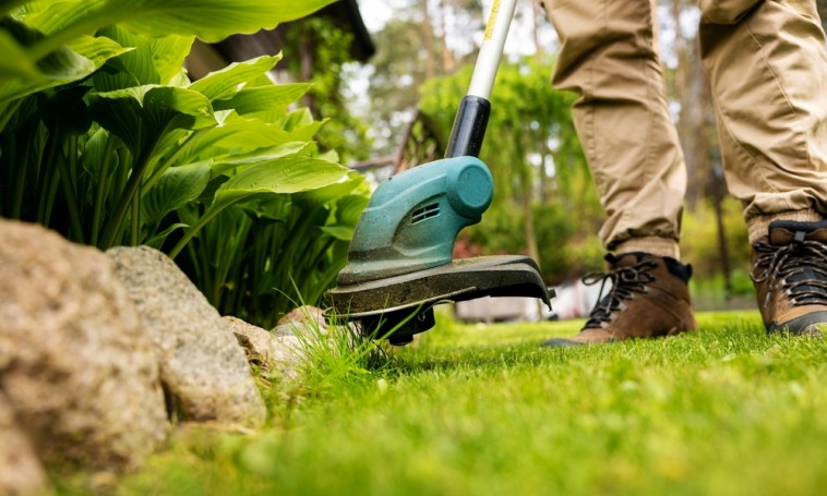 Fűkasza választás: damilos vagy késes, és mikor melyik a jobb?